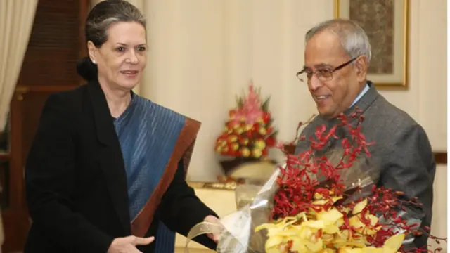 সোনিয়া গান্ধী ও প্রণব মুখার্জি