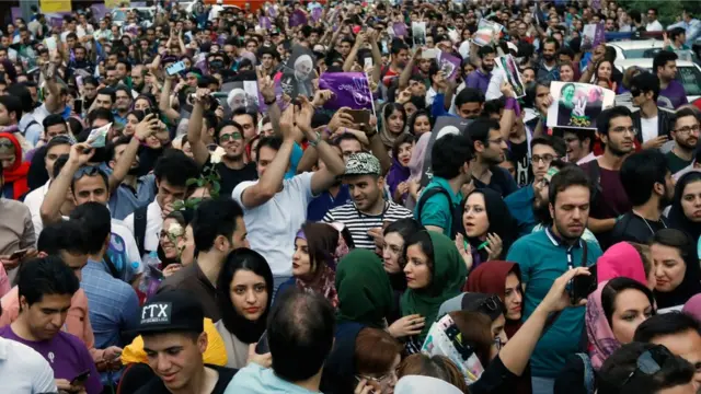 شادمانی هواداران روحانی