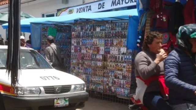 Barraca que vende vídeos pornográficos