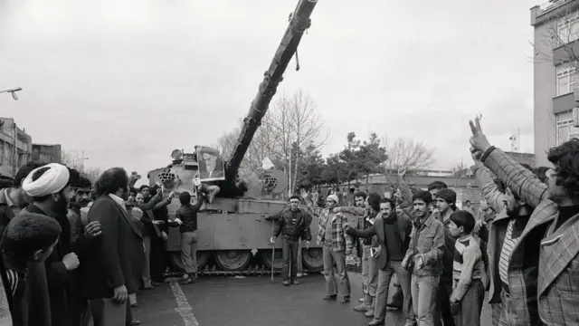 تا پیش از انقلاب تعدادی از این تانک‌ها به ایران تحویل داده شد. در تصویر یکی از این تانکها که توسط ارتش شاهنشاهی برای مقابله با معترضین به خیابان آورده شده، در جریان انقلاب سال ۵۷ دیده می‌شود