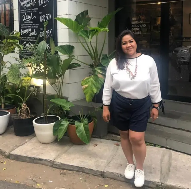 Poppy Hanadhy, janda, perempuan