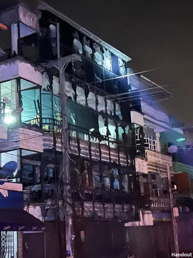 อาคารพาณิชย์ สูง 4 ชั้น