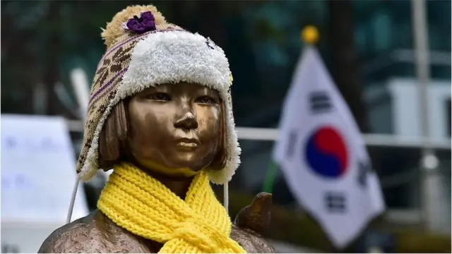 जापान और दक्षिण कोरिया के बीच कंफर्ट विमेन को लेकर विवाद चला आ रहा है