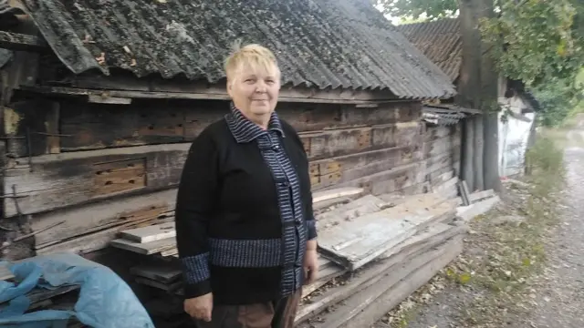 Через дії сусідів Надія непокоїться за свій дерев'яний сарай