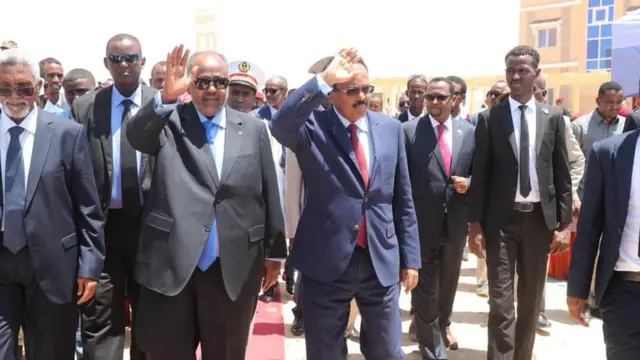 Madaxweyne Farmaajo oo sagootiyey Madaxweyne Geelle