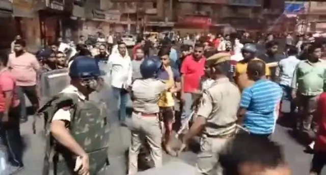 જોધપુરમાં સોમવારે રાતે કોમી છમકલું થયું એ પછી ઈદના દિવસે પણ તોડફોડ અને પથ્થરમારાની ઘટના બની હતી