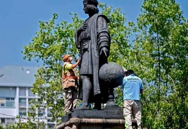 Памятник Колумбу