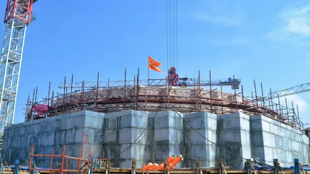 राम मंदिर का निर्माण कार्य ज़ोर शोर से चल रहा है