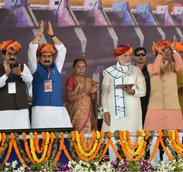 नरेंद्र मोदी और शिवराज सिंह के साथ नरोत्तम मिश्रा