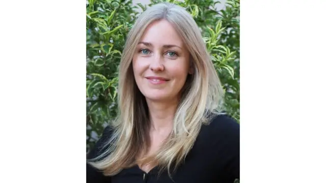 Luật sư Kate Holcombe