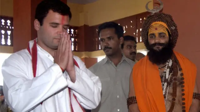 રાહુલ ગાંધી મંદિરમાં.