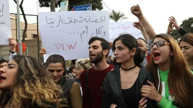 متظاهرات لبنانيات