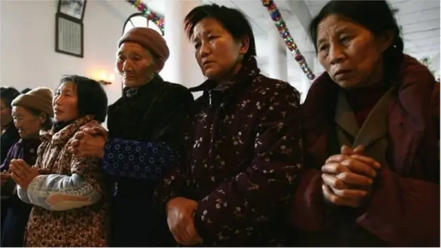 ప్రభుత్వ నియంత్రణలోని చర్చిల్లోనే ప్రార్థనలు చేయాలని ప్రభుత్వం అంటోంది