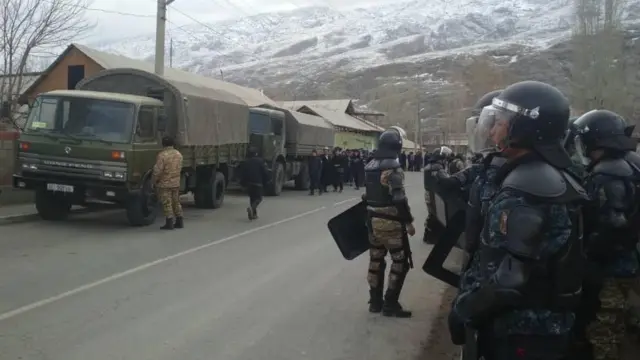 чек арадагы аскерлер