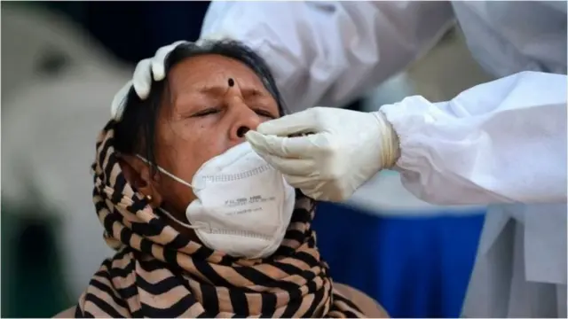 મહિલા કોરોના ટેસ્ટ