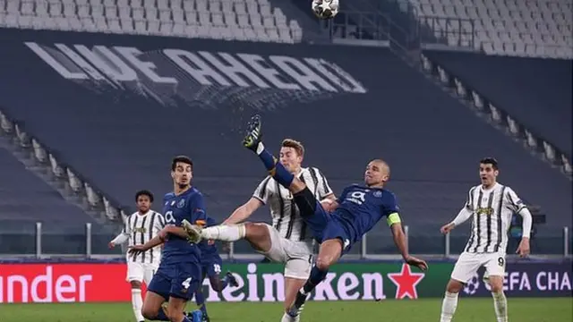 Pepe makes a clearance with an overhead kick