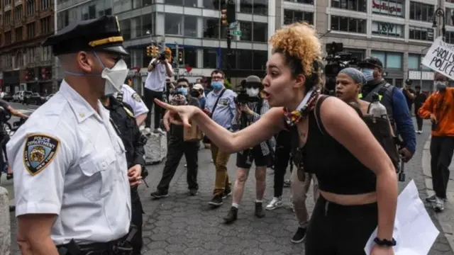 ဘယ်လို အခြေအနေမျိုးတွေမှာ တရားရုံးက ရဲတွေကို လွတ်လပ်စွာ ချိုးဖောက်ခွင့် ပေးနေသလဲဆိုတာ အံ့အားသင့်စရာ ဖြစ်နေ