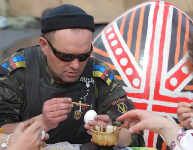 навіщо ми фарбуємо яйця і печемо паски?