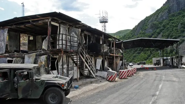 Izgoreli prelaz Jarinje