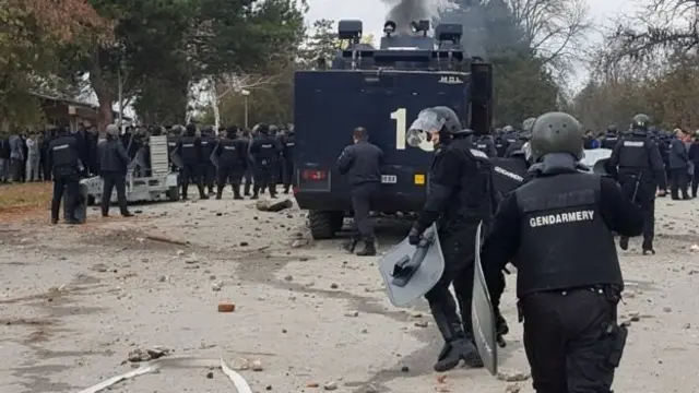 تصویری از برخورد پلیس با پناهجویان در اردوگاه هارمانلی