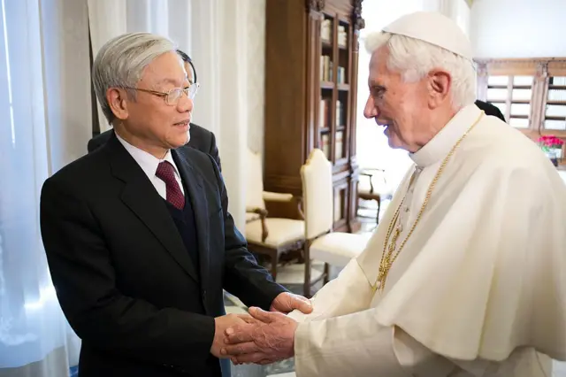 Giáo hoàng Benedicto XVI đã tiếp kiến Tổng Bí Thư Đảng Cộng sản Nguyễn Phú Trọng tại Vatican năm 2013