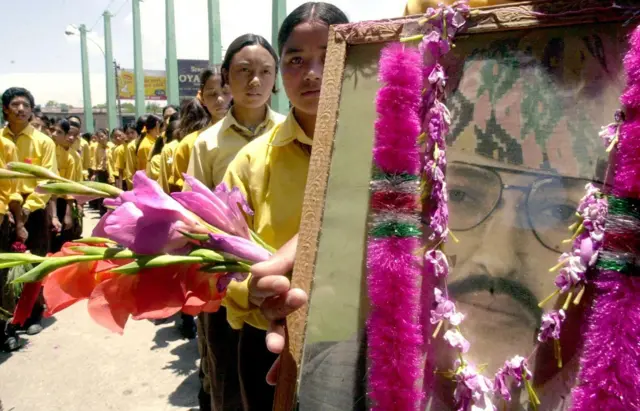 राजा वीरेन्द्रको तस्बिर