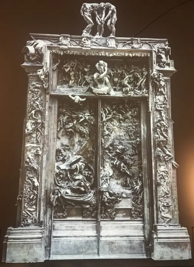 عرض لبوابة الجحيم التي ظل رودان يعمل عليها نحو 37 عاما