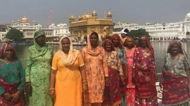 विमानप्रवास, वाघा बॉर्डर, जालियनवाला बाग, सुवर्णमंदिर. पर्यटन