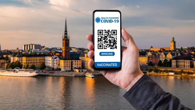 Смартфон на фоне Стокгольма