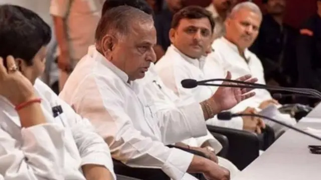 मुलायम सिंह यादव और अखिलेश यादव