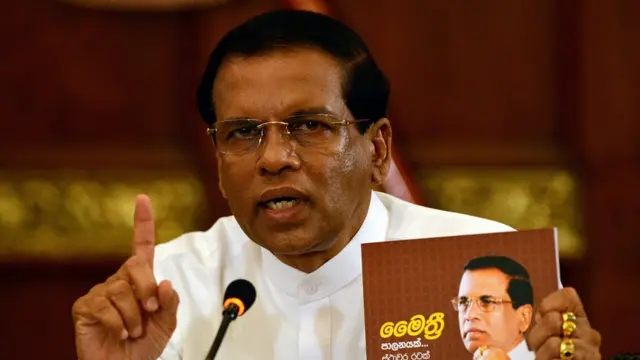 चुनावी प्रतिस्पर्धामा वर्तमान राष्ट्रपति मैत्रीपाल सिरिसेना सहभागि छैनन्।