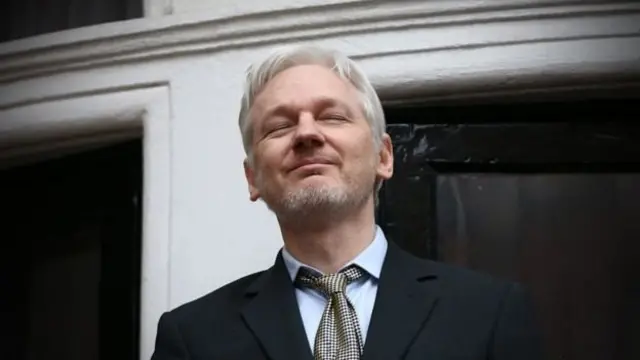 जूलियन असांज