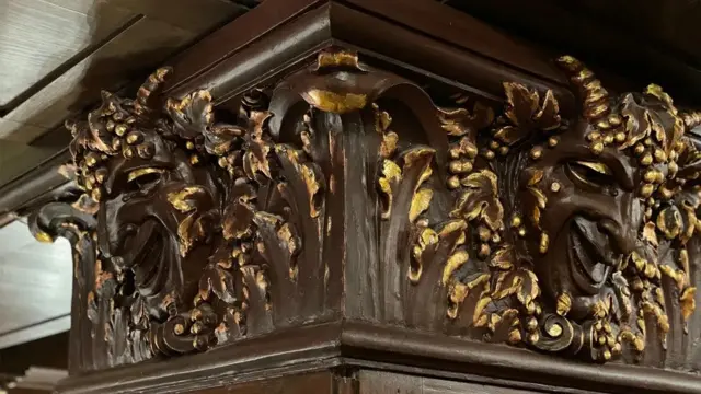 آرائشی یا ڈراؤنی خصوصیات