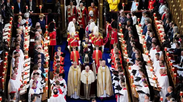 國王進入威斯敏斯特教堂