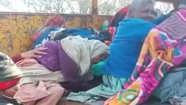 இறக்கிவிடப்பட்ட முதியவர்கள்