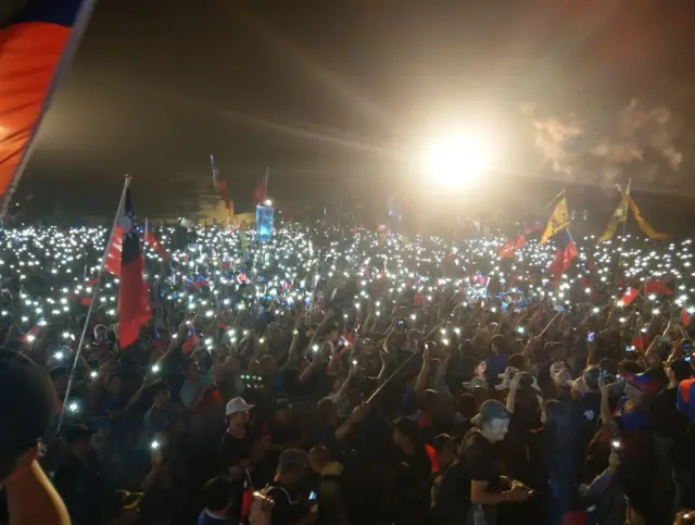 韩国瑜在高雄市的竞选场合，吸引许多国民党支持者聚集。