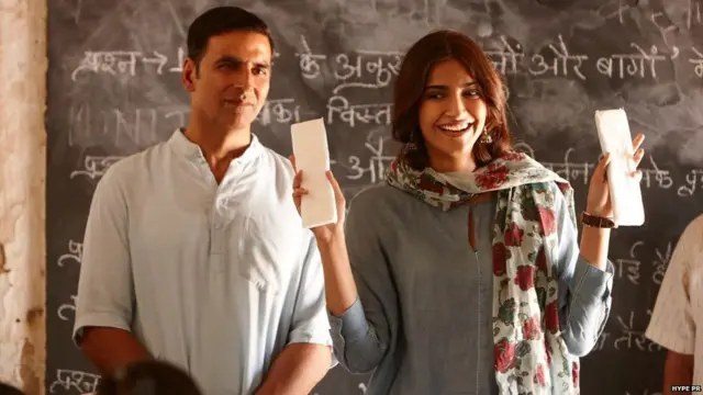 फ़िल्म "पेड मैन" में सोनम कपूर और अक्षय कुमार