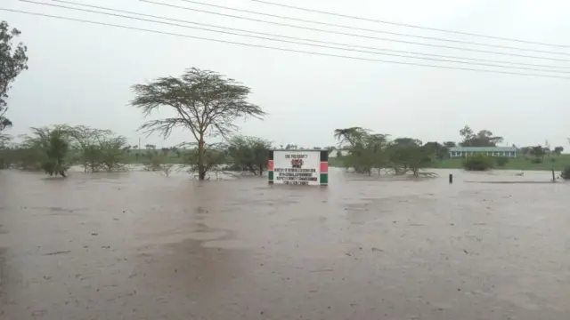 Mu ntara ya Kajiado mu bumanuko bwa Kenya, mu duce tumwe tumwe ntawukimenya aho ibarabara ryaca