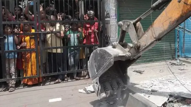 जहांगीरपुरी में अतिक्रमण हटाने की कार्रवाई