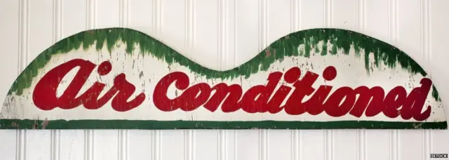Vintage cartel indicando que hay aire acondicionado