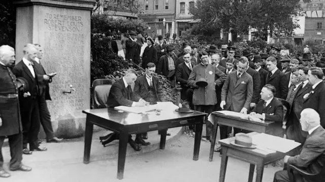 1918-Influenza Epidemic; court dey hold for open air inside San Francisco.