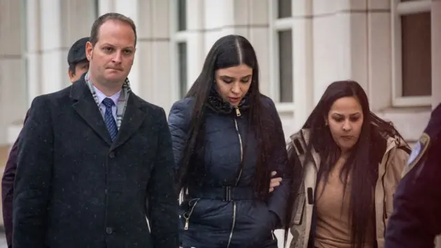 La mujer de El Chapo acude a la corte de Nueva York.