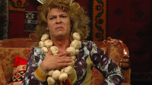 Горан Јевтић као Живка министарка