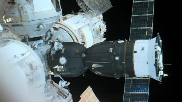 Cápsula Soyuz acoplada a la estación Mir