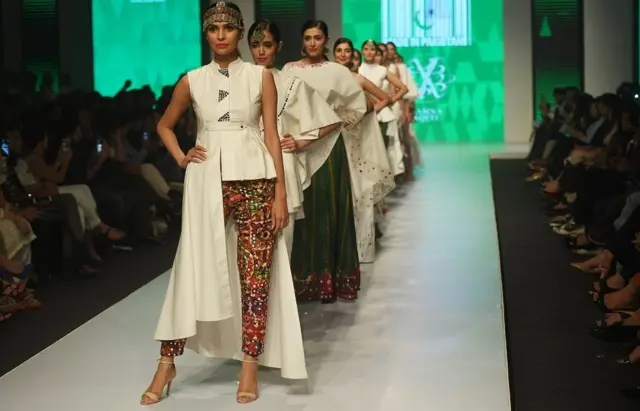પાકિસ્તાનમાં યોજાયેલો ફેશન શો