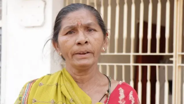 હિંમતનગરમાં એક તરફ જનજીવન સામાન્ય છે તો બીજી તરફ કેટલાક લોકો પોતાનું ઘર છોડીને બીજે જતા રહ્યા છે.