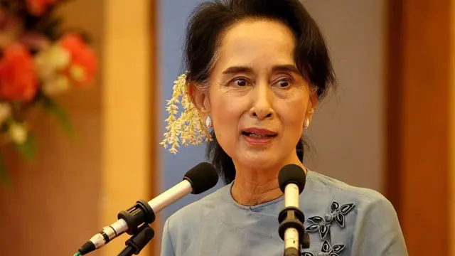 မိသားစုရင်းခြားမရှိတဲ့ ဒေါ်အောင်ဆန်းစုကြည်ရဲ့ လက်ရှိအနေအထားကို လူထုက စိုးရိမ်သလို ကရုဏာသက်နေကြတာတွေလည်းရှိပါတယ်။