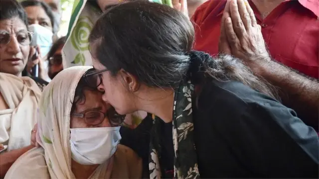 తీవ్ర దుఃఖంలో బింద్రూ కుటుంబం