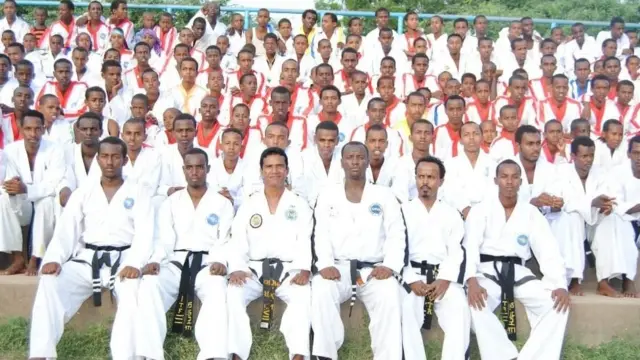 Barattota Tea Kwon do kan Master Hasan leenjisaa ture