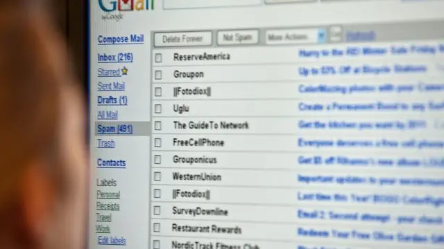 أشخاص تحرروا من "قيود البريد الإلكتروني" وتحسنت حياتهم